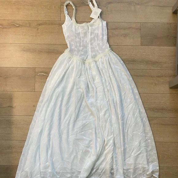 Miss Circle White Maxi Dress - Picture 5 of 7